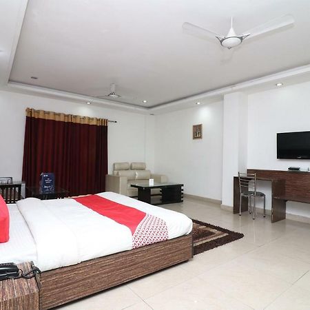 Oyo 10257 Hotel Lotus Park คูร์เคาน์ ภายนอก รูปภาพ