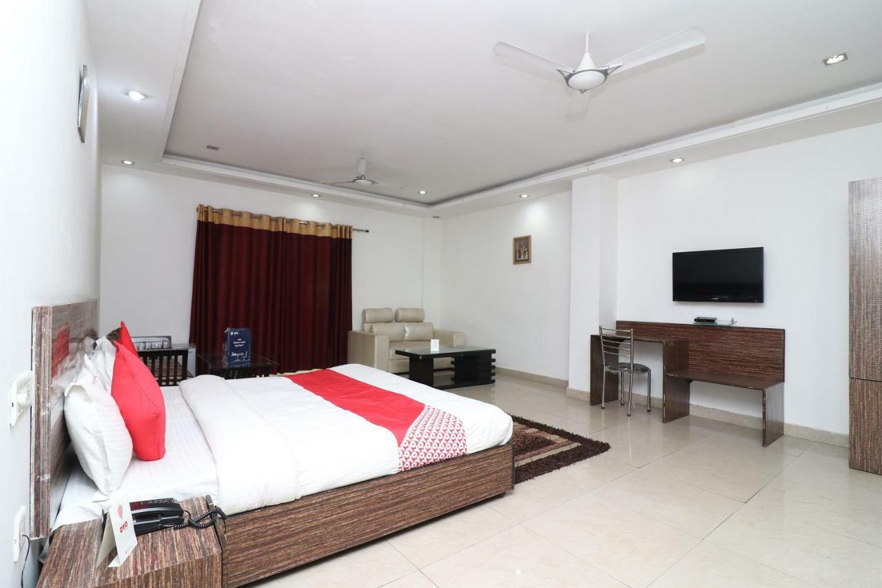 Oyo 10257 Hotel Lotus Park คูร์เคาน์ ภายนอก รูปภาพ