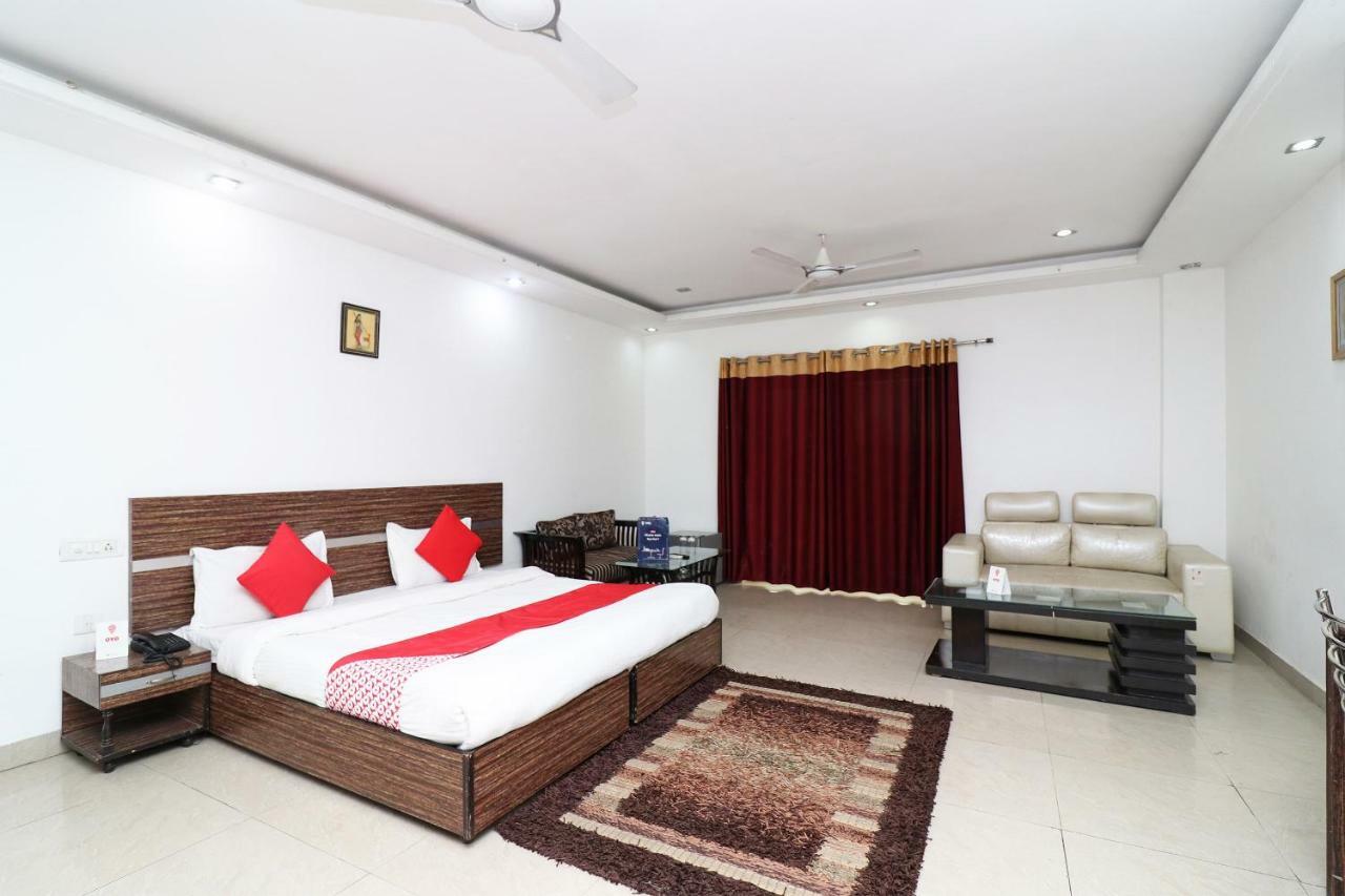 Oyo 10257 Hotel Lotus Park คูร์เคาน์ ภายนอก รูปภาพ