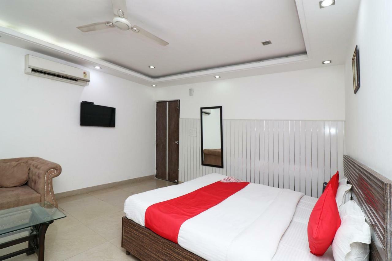 Oyo 10257 Hotel Lotus Park คูร์เคาน์ ภายนอก รูปภาพ