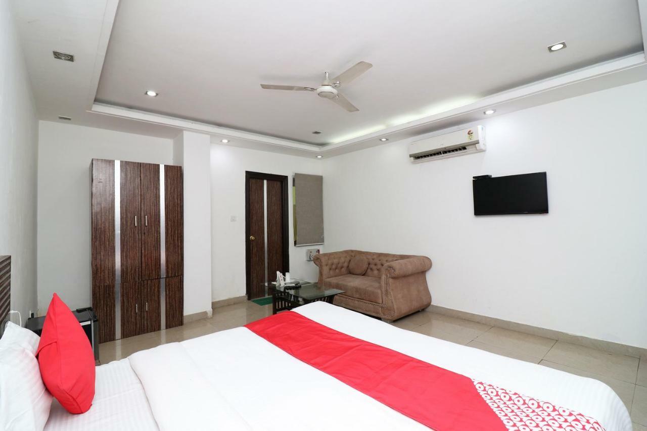 Oyo 10257 Hotel Lotus Park คูร์เคาน์ ภายนอก รูปภาพ