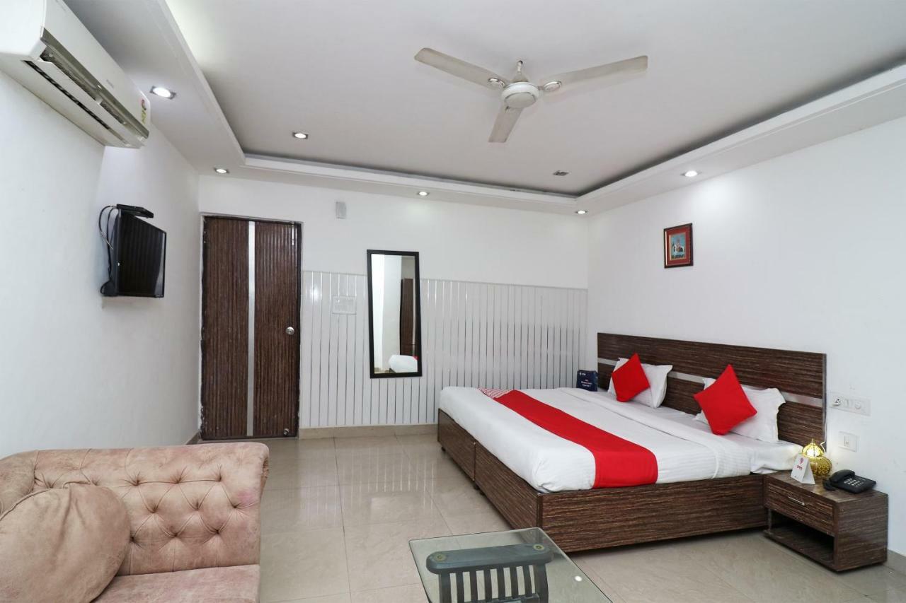 Oyo 10257 Hotel Lotus Park คูร์เคาน์ ภายนอก รูปภาพ