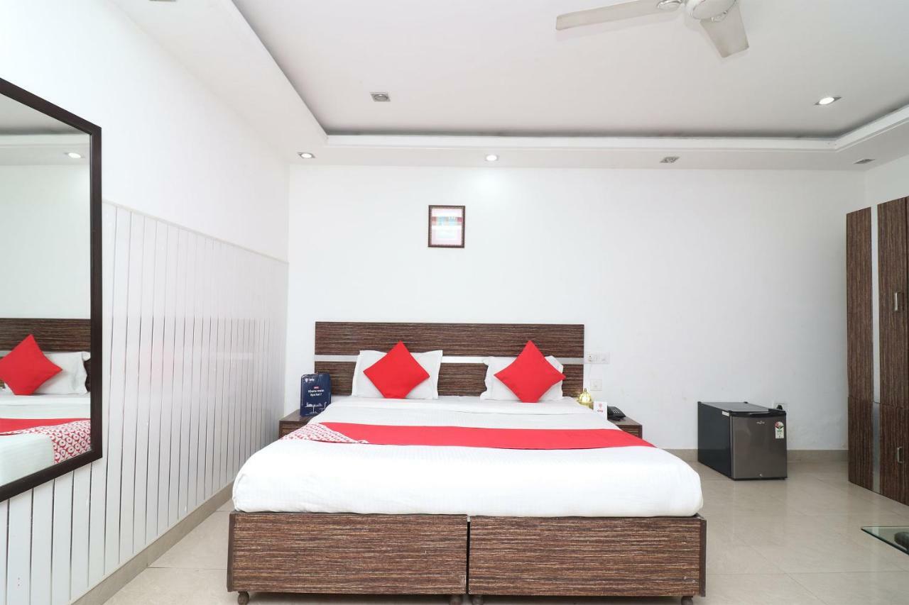 Oyo 10257 Hotel Lotus Park คูร์เคาน์ ภายนอก รูปภาพ