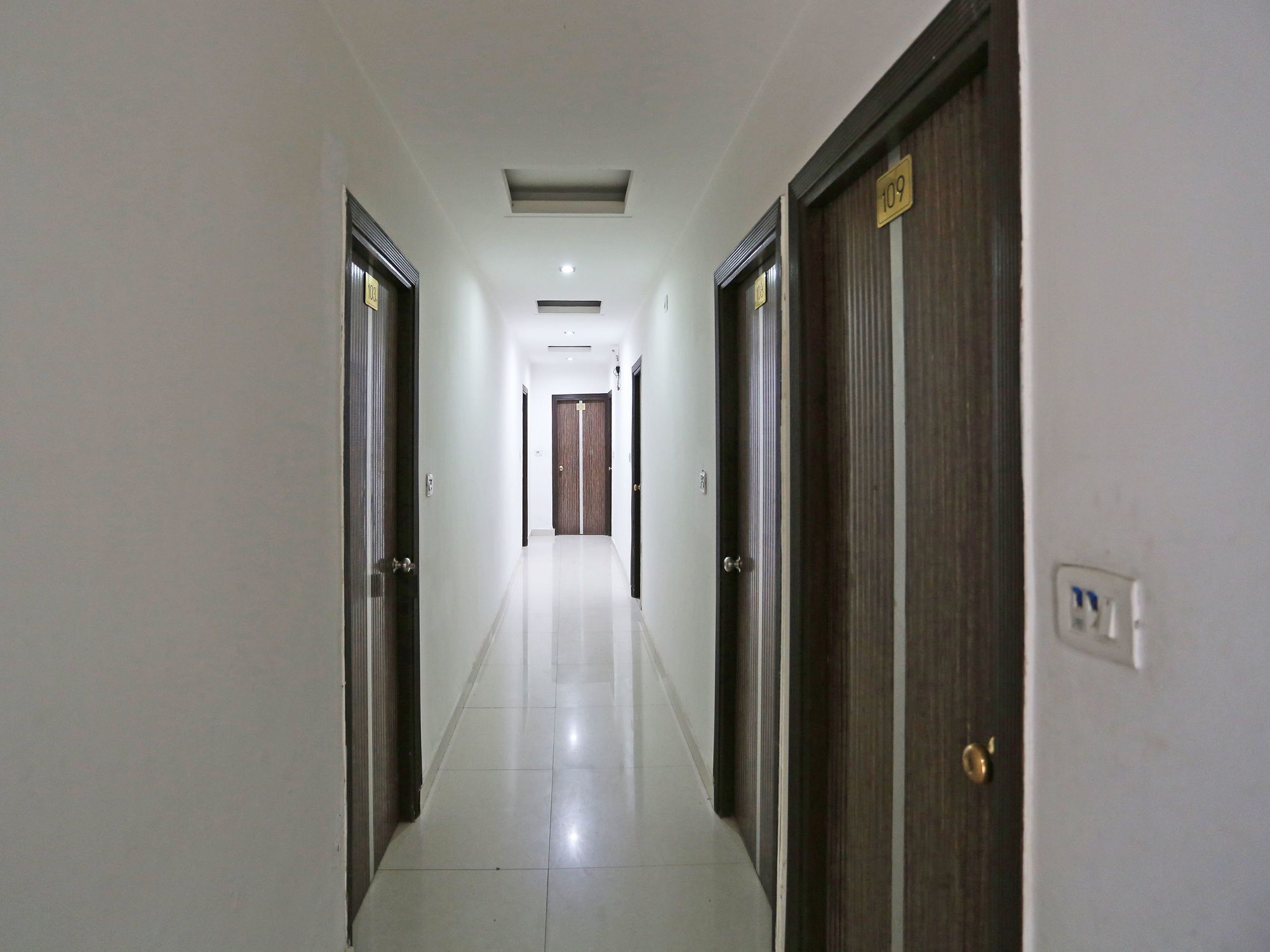 Oyo 10257 Hotel Lotus Park คูร์เคาน์ ภายนอก รูปภาพ