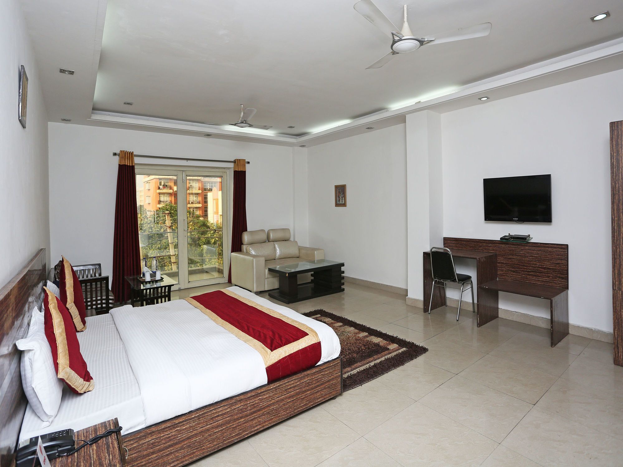 Oyo 10257 Hotel Lotus Park คูร์เคาน์ ภายนอก รูปภาพ